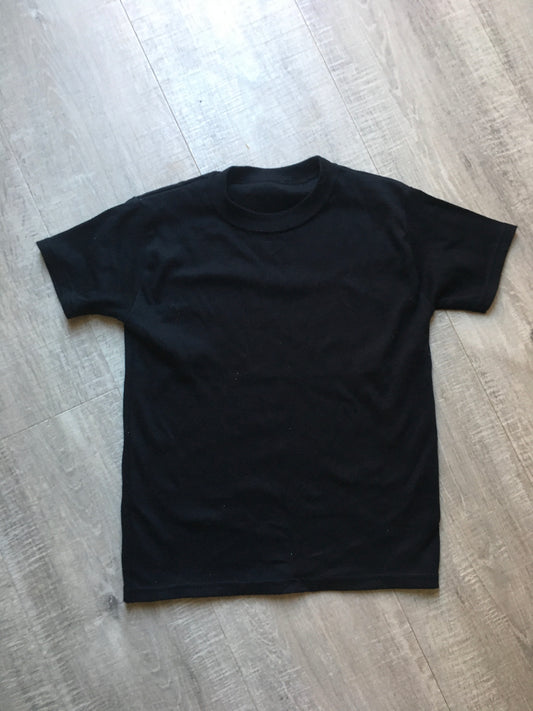 5/6 black t shirt